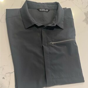 Arc'teryx Men's Short Sleeve Button-Down Shirt in Slate